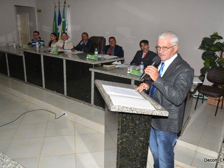 Posse ao suplente e agora vereador empossado Sr. Camilo Nogueira de Oliveira
